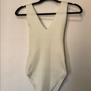 White ribbed V-neck body suit sz S